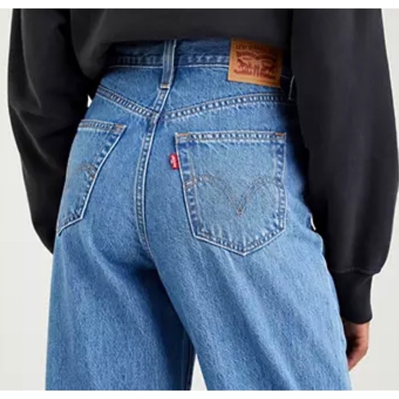 Levi's Denim - LEVI’S high waisted straight leg medium wash jeans size 25